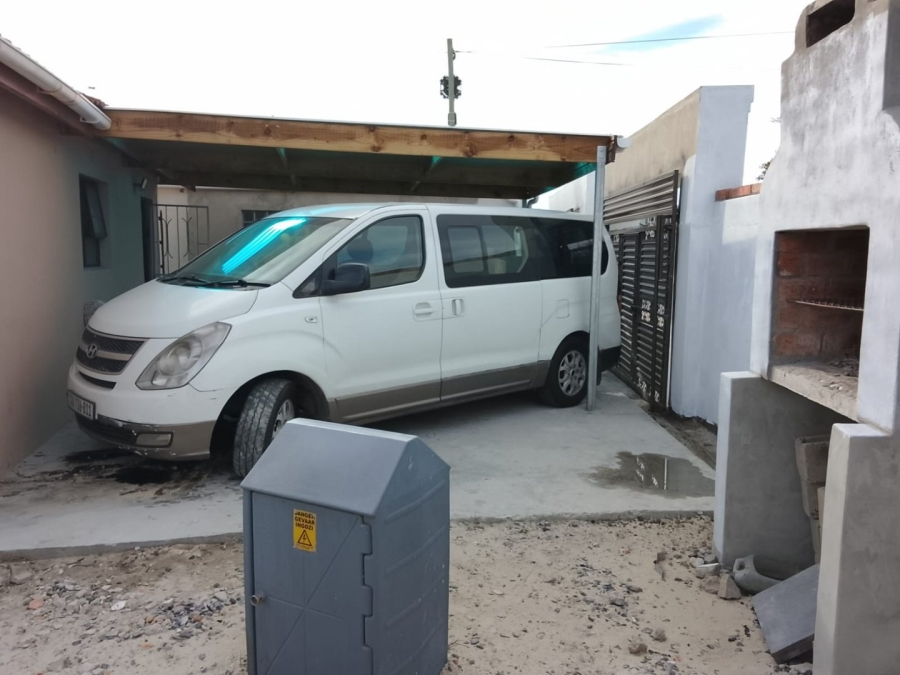  Bedroom Property for Sale in Llitha Park Western Cape